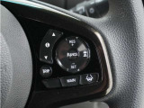 ◆アダプティブクルーズコントロール◆予め設定した車速内でクルマが自動的に加減速。前走車との適切な車間距離を維持しながら追従走行します。【LKAS】車線維持支援システムでステアリング操作を支援。
