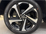 「トヨタ純正アルミホイール」を装着!純正なので車のデザインともマッチしています。高級感やスポーティーさを際立たせてくれます。