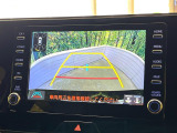 【バックカメラ】駐車時に後方がリアルタイム映像で確認できます。大型商業施設や立体駐車場での駐車時や、夜間のバック時に大活躍!運転スキルに関わらず、今や必須となった装備のひとつです!