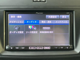 設定画面はシンプルで見やすく、直感的な操作が可能です。自分好みにカスタマイズして、快適なカーライフを。