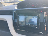 後方確認をサポートするモニターで、安全な運転をサポートします。狭い道や駐車時にも安心です。視認性の高い画面で、状況を的確に把握できます。