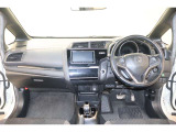 操作性に優れた運転席となります!小物入れや各ボタンの配置にこだわり、使いやすいです!座り心地もよく視認性も良好なのでロングドライブもお任せ下さい!
