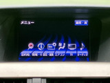 様々な機能が満載で、快適なドライブをサポート。目的地設定からオーディオ操作まで、直感的に操作できます。使いやすさを追求したインターフェースです。