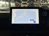ディスプレイオーディオやカーナビは、現代のドライブにおいて欠かせない装備のひとつです。初めての場所でも迷いにくく、快適なルート案内で運転をサポートします。移動中のエンターテインメント性も高まります。