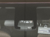 【トヨタセーフティセンス】走行中に前方の車両等を認識し、衝突しそうな時は警報とブレーキで衝突回避と被害軽減をアシスト。より安全にドライブをお楽しみいただけます。