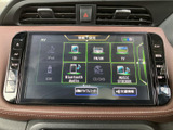 多彩な機能を備えたモニターで、車内時間をより豊かに。各種設定もスムーズに行えます。情報を一目で確認できるレイアウトです。