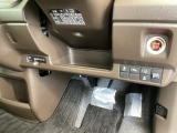 左側に高速で便利なETCがあり、横滑りを防ぐVSAなどのスイッチは、運転席の右側、手の届きやすい位置にあります。