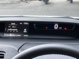 視認性の高いメーター類で、運転に必要な情報を確認できます。運転状況を的確に把握し、安全運転をサポートします。落ち着いたデザインも魅力です。