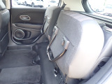 ◆チップアップ&ダイブダウン機構付【ULTR SEAT】は後席座面を左右分割で跳ね上げることができます。トランクで積載できない背の高い荷物をラクラク収納できます。ホンダ車ならではの人気装備です。