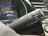 操作しやすいウインカーレバーで、安全な車線変更をサポートします。直感的な操作感で、運転に集中できます。スムーズな運転をサポートします。