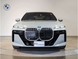 【キドニーグリル】BMWは約90年もの間、ほぼ全ての車両にひと目でBMWだと分かるこの特徴的なフロントグリルが備えられ、デザイン・アイコンとして親しまれてきました。