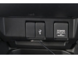 スマートフォンなどの音楽再生が可能なUSB接続ジャック装備車両です♪♪♪