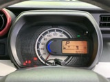 見やすいメーター類が運転に必要な情報を的確に伝えます。運転状況を常に把握でき、安全運転に貢献します。