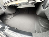 トランクスペースはお買い物時やお荷物を積む際に丁度良い広さが確保されております。 ゴルフバック等を積み込む際は可倒式シートを倒し広い空間を確保する事が出来ます。