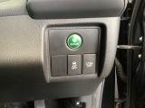 燃費を良くするECON、横滑りを防止するVSA等のスイッチは運転席の右側、手の届きやすい位置にあります。