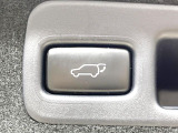 【パワーバックドア】スマートキーや運転席のボタンを押すだけでリアゲートが自動で開閉します!荷物を持っている時や、高い位置にあるバックドアを閉める際に便利な機能です♪