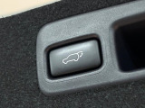 【パワーバックドア】スマートキーや運転席のボタンを押すだけでリアゲートが自動で開閉します!荷物を持っている時や、高い位置にあるバックドアを閉める際に便利な機能です♪