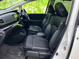 運転しやすい配置の操作系と、広々とした空間が魅力。快適な運転環境が、ドライバーの負担を軽減し、安全なドライブをサポートします。