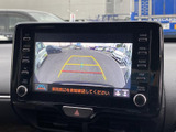 後方確認がしやすく、駐車時の安全性を高めます。ナビやオーディオ操作もまとめて行えるので、運転に集中できますよ。
