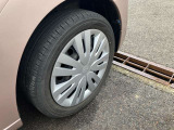 タイヤ残り溝が1.6mmになる目安として「スリップサイン」が設けられています。この車はまだまだ残ってますので、安心してお乗り頂けます!