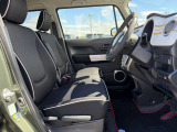 運転席シート廻りは使用感も少なく、良好な状態となっています。前オーナー様が丁寧に使っていたことがよくわかりますね。
