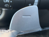 ■パドルシフト■ステアリングから手を離さずに、簡単にシフトチェンジ。マニュアル車感覚のシフトチェンジが愉しめます。自分の手で操縦している感が増して運転を愉しく出来る装備です!