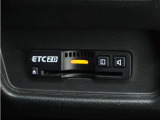 ◆ETC2.0装着◆進化したドライブ体験。料金収受システムだけだったETCが生まれ変わって、高速道路を賢く使うETC2.0に進化しました。多彩な情報サービスが便利で快適なドライブ体験を提供します。
