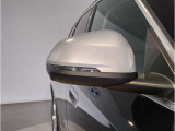 【BMWミラー】視認性の高いスタイリッシュなミラー。自動防眩機能も付いており夜間のドライビングをサポートします。