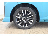 純正なので車に似合うデザインになっていますね。スタッドレスタイヤもご相談下さい。