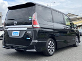 リアビューも洗練された印象。スタイリッシュなテールランプと、程よいボリューム感が特徴です。都会の喧騒にも馴染む、落ち着いたデザインです。