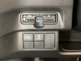 ハンドルの左下にETCがついています。高速道路の料金所の通過も楽々です。 カードの取り出しもしやすい場所についています。