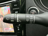 雨天時でもクリアな視界を確保。操作しやすいレバーで、安全な運転をサポートします。