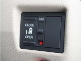 ◆片側電動スライドドア◆狭い駐車場でも乗り降りが楽々♪お子様が隣の車にドアを当ててしまう心配もございません!小さなお子様連れの方もこれで安心。