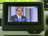 停車中にテレビや映像を楽しめるので、待ち時間も快適に過ごせます。長距離移動のお供にも最適です。リラックスできる空間を提供します。
