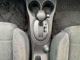 シフトノブの位置がステアリングに近くて、運転しやすいですよ♪♪ECOスイッチはこちら