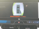後方の状況を画面で確認できるので、狭い場所での駐車も安心です。安全な運転をサポートする頼もしい機能です。駐車時の不安を軽減します。