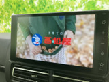 停車中に楽しめるTV機能。長距離移動や休憩時間など、様々なシーンでエンターテインメントを満喫できます。家族でのドライブにも最適です。