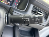 操作しやすいウインカーレバーで、安全な車線変更をサポート。直感的な操作感で、スムーズな運転を可能にします。