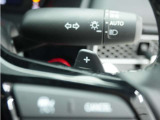 ◆減速セレクター装備◆ステアリングホイールの左右に取り付けられた2つのパドルスイッチで減速の強さを調整。 左側の「-」を操作すると減速を強く、右側の「+」を操作すると減速を弱くすることができます。