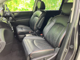 ドライバーの視界を確保した、使いやすい空間。操作しやすい配置で、安全運転をサポートします。快適なドライブをお楽しみください。
