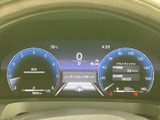 視認性の高いメーター類は、運転に必要な情報を的確に伝えます。運転状況を把握しやすく、安全運転をサポートします。