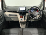 【インパネ】運転のしやすさを最優先に設計された見晴らしの良いフロントビュー。車両間隔が掴みやすく狭い道でも安心♪「安全」と「品質」を最優先に、安心してお乗りいただけるクルマを提供いたします。