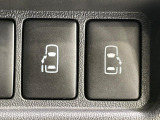 【両側パワースライドドア】スマートキーや運転席のスイッチで後席両側スライドドアの開閉が可能♪電動だから力を入れてドアを開ける必要が無く、小さなお子様でも簡単に開け閉めでき快適です♪