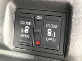 【両側パワースライドドア】スマートキーや運転席のスイッチで後席両側スライドドアの開閉が可能♪電動だから力を入れてドアを開ける必要が無く、小さなお子様でも簡単に開け閉めでき快適です♪