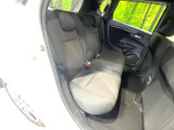 コンパクトカーですが、セカンドシートは十分な広さがあり快適にお乗りいただけます♪シートを倒して大きな荷物を積んだりと、用途の幅が広い1台です。