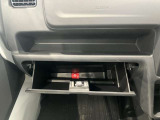 収納スペースもたくさん有ります☆車検証や小物類などすっきり収納♪