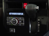 車内を快適に、オートエアコンを装備しています。