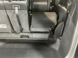載せるものに合わせて、自由自在にシートを調整。長めの荷物も、大きな買い物も、工夫次第でスッキリ収まります。使い方次第で楽しみが広がる空間です。