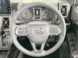 【純正革巻きステアリング】上質な革を使用することで、手にしっかり馴染みとても運転しやすいハンドルです♪