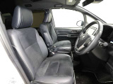 ゆったり室内で運転もしやすいです♪使い勝手の良い配置も考えられています!!